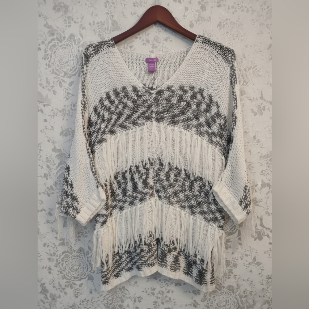 Olivia M. Boho Fringe Knit Sweater | Gray & White Print | Size Large